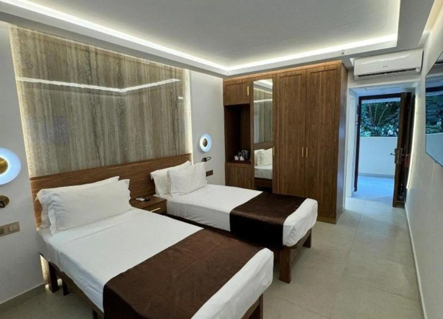 Coral Strand Smart Choice Hotel